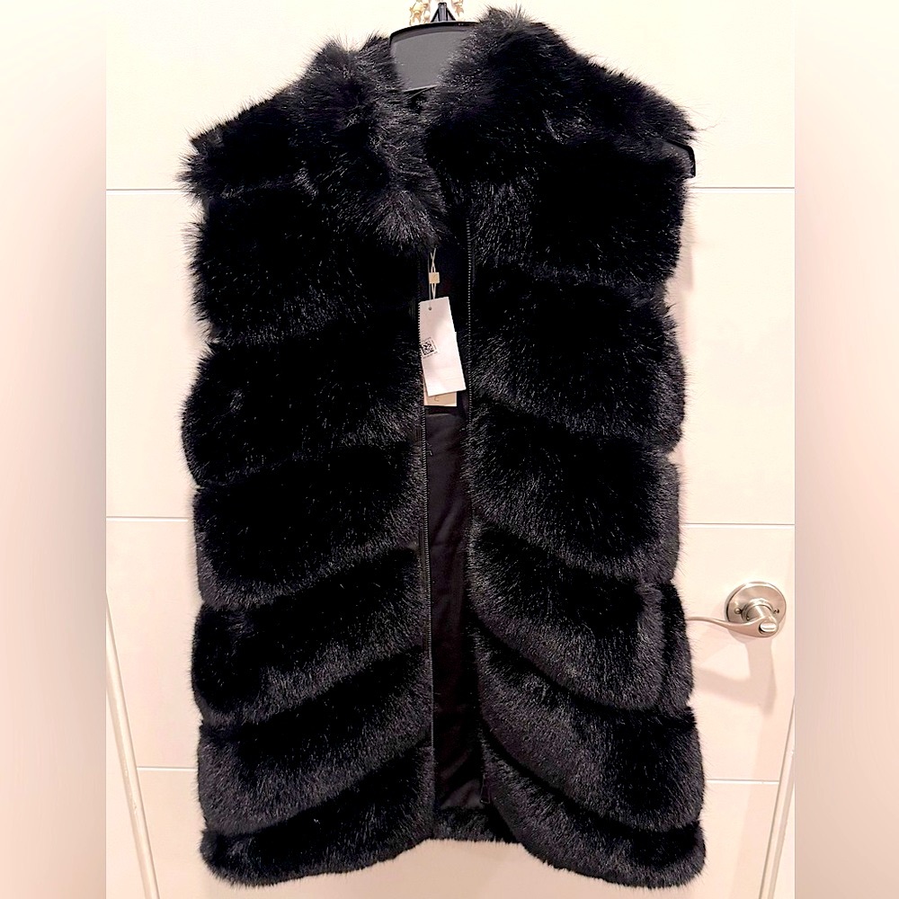 🔥DESIGNER NWT GORGEOUS FAUX MINK LEATHER VEST AMAZING FEEL & QUALITY MED 🔥 - Picture 3 of 13